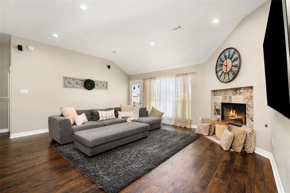 1910 Caroline Ave #NA - Photo 4 of 21