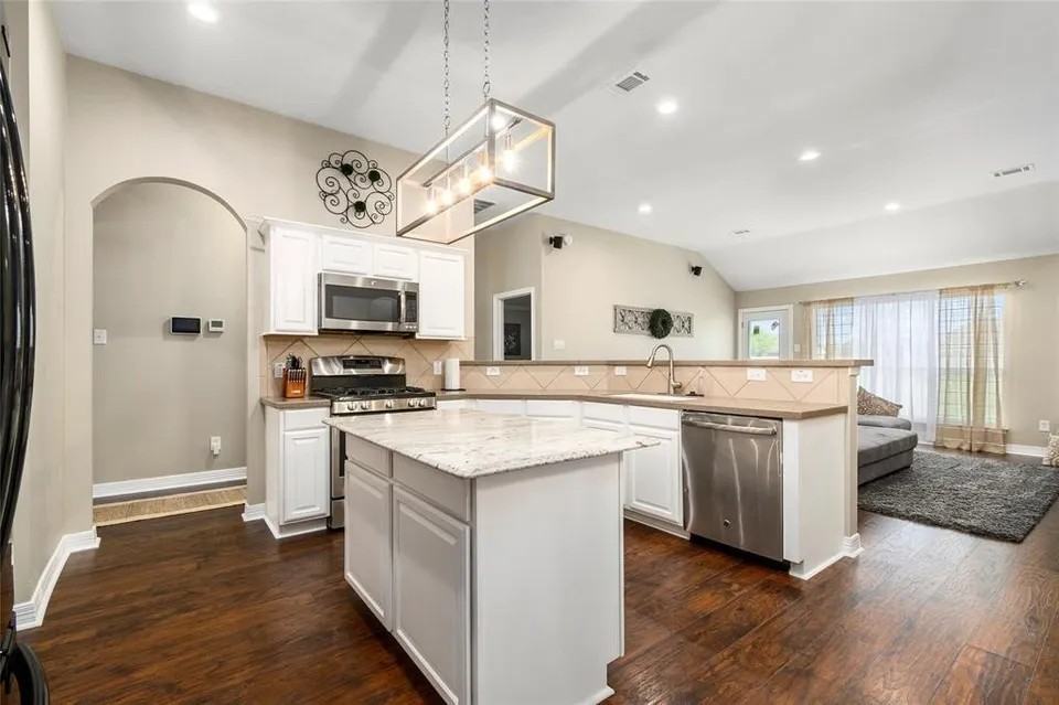 1910 Caroline Ave #NA - Photo 5 of 21