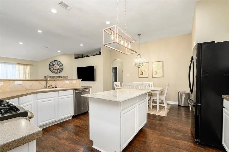 1910 Caroline Ave #NA - Photo 6 of 21