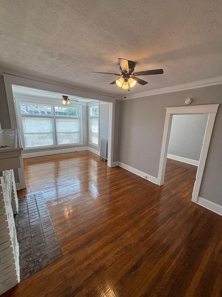 1212 Donald Ave #12 - Photo 2 of 9