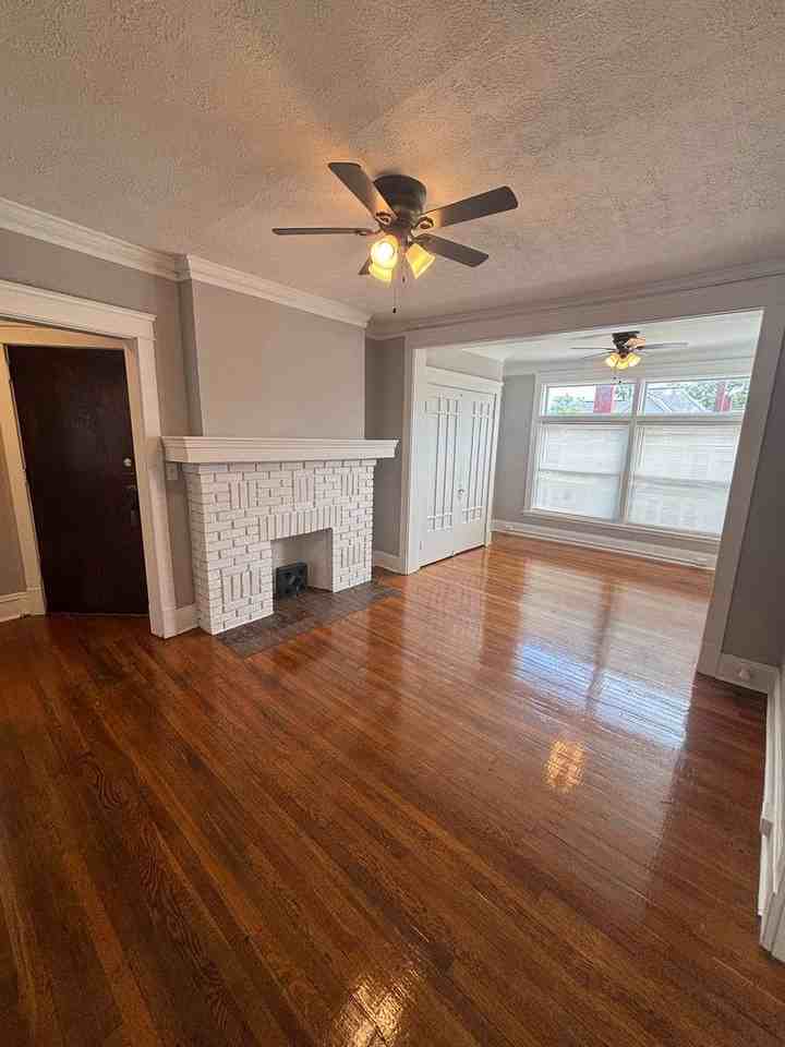 1212 Donald Ave #12 - Photo 3 of 9