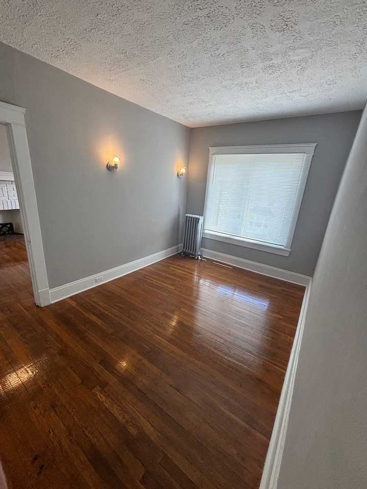 1212 Donald Ave #12 - Photo 4 of 9