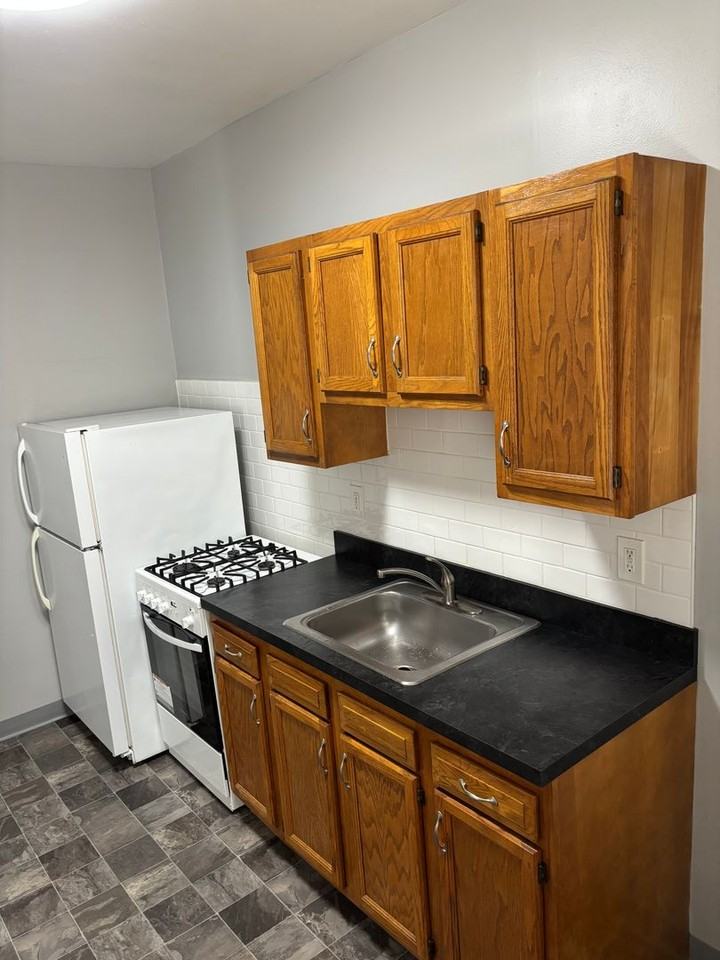 1212 Donald Ave #12 - Photo 5 of 9