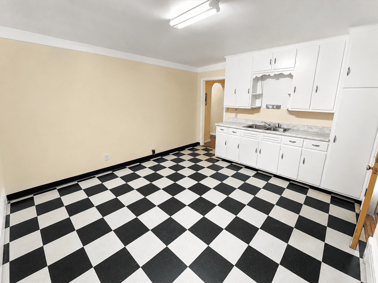 223 W Washington Ave #1B - Photo 2 of 6
