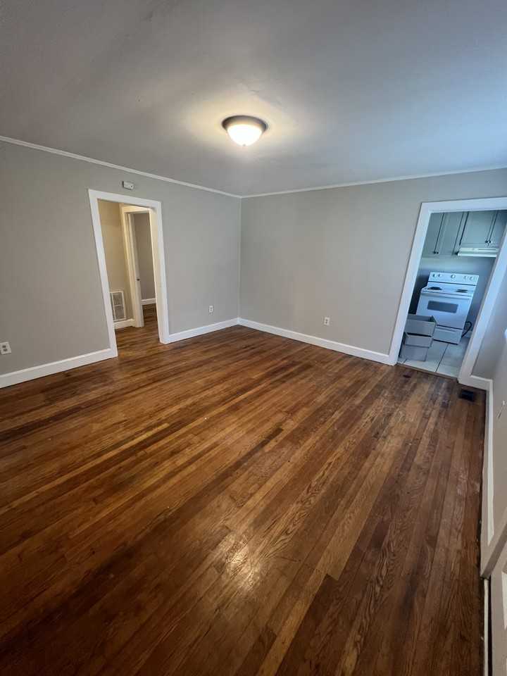 414 W Wilkins St #414 - Photo 2 of 12