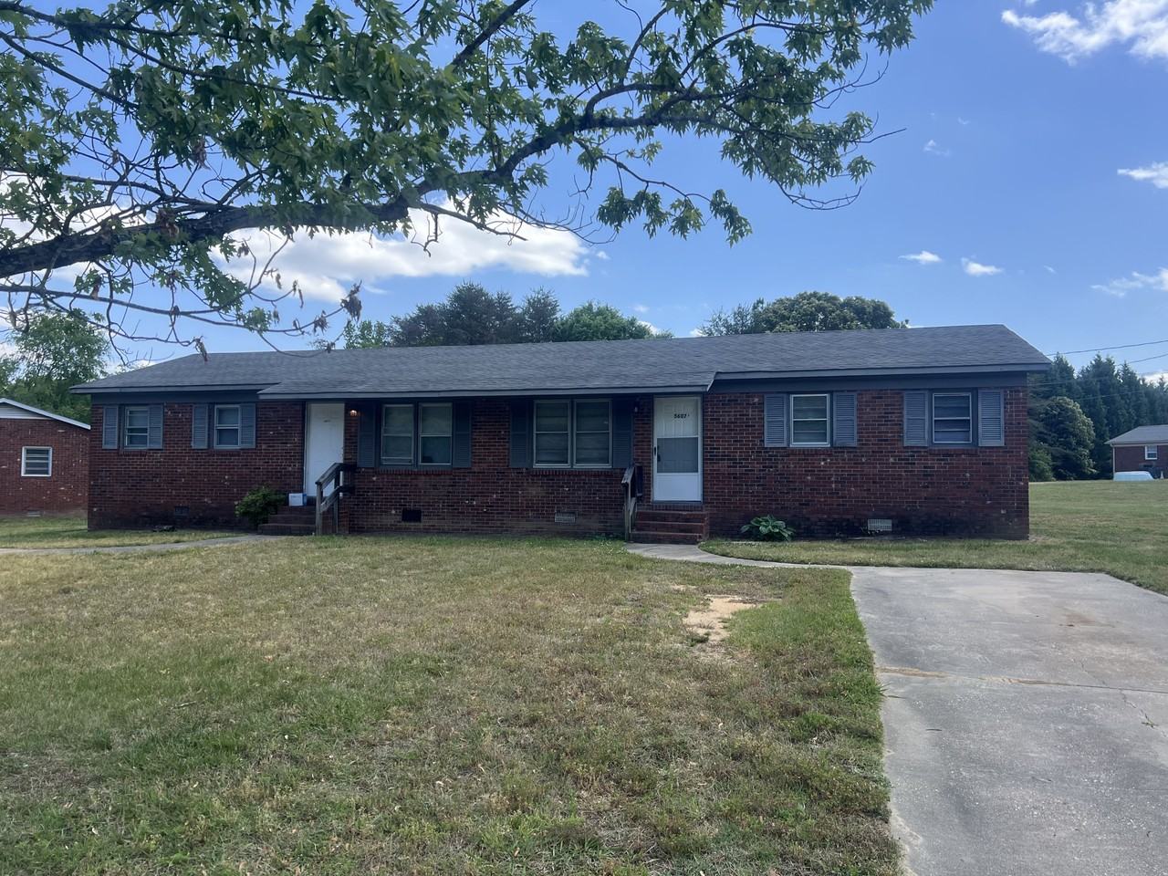 5607 Agner Dr #B