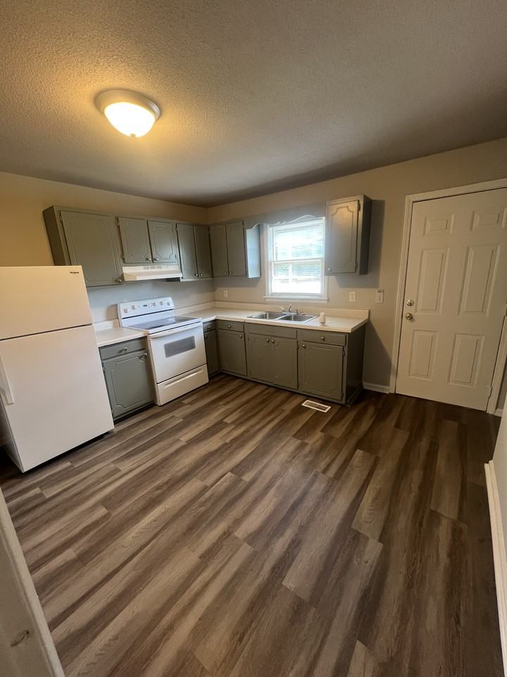 5607 Agner Dr #B - Photo 7 of 8