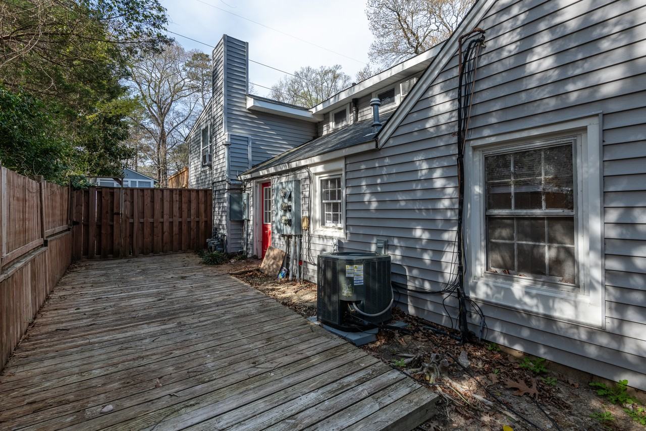 1202 E 14th St #A - Photo 7 of 39