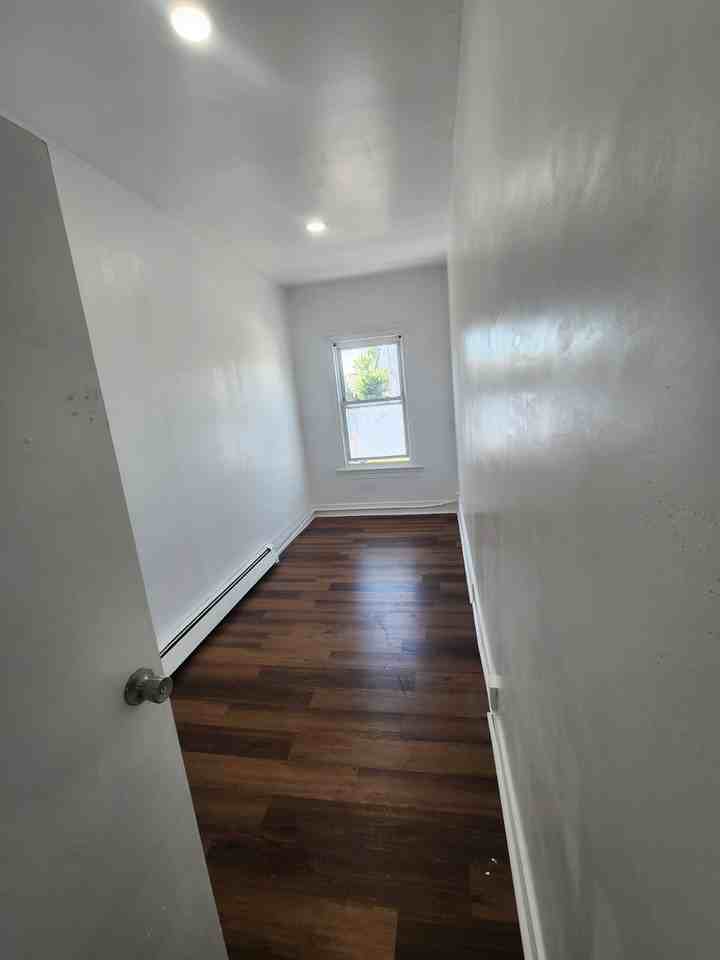 112 Birch St #1stFL - Photo 3 of 4