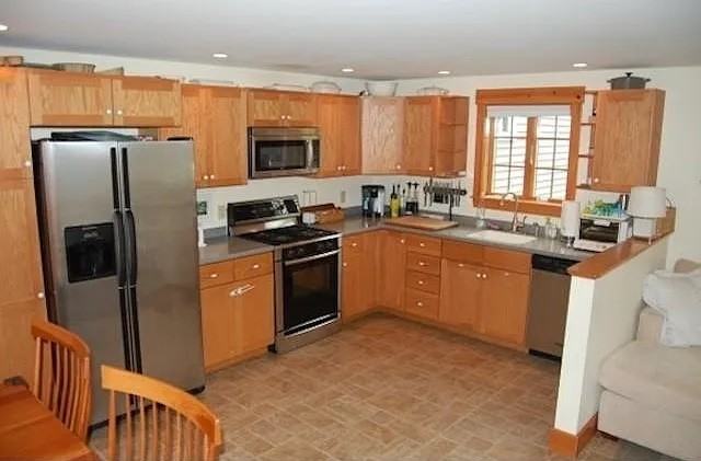 201 Portsmouth Ave #B - Photo 2 of 12