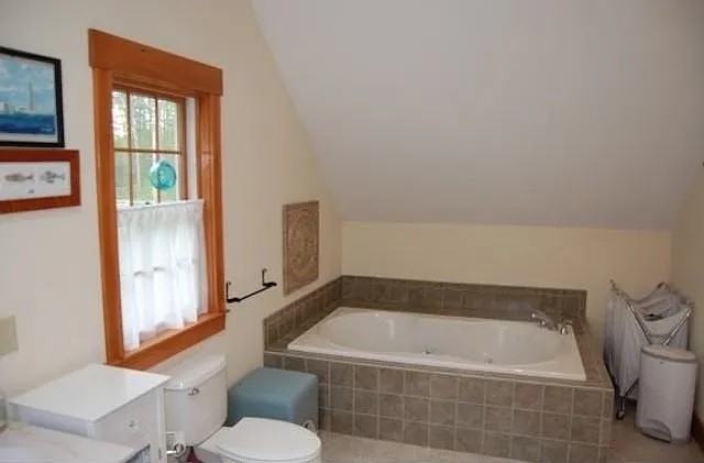 201 Portsmouth Ave #B - Photo 7 of 12