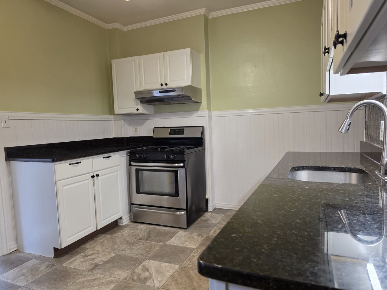 525 E Laurel St #NA - Photo 3 of 13