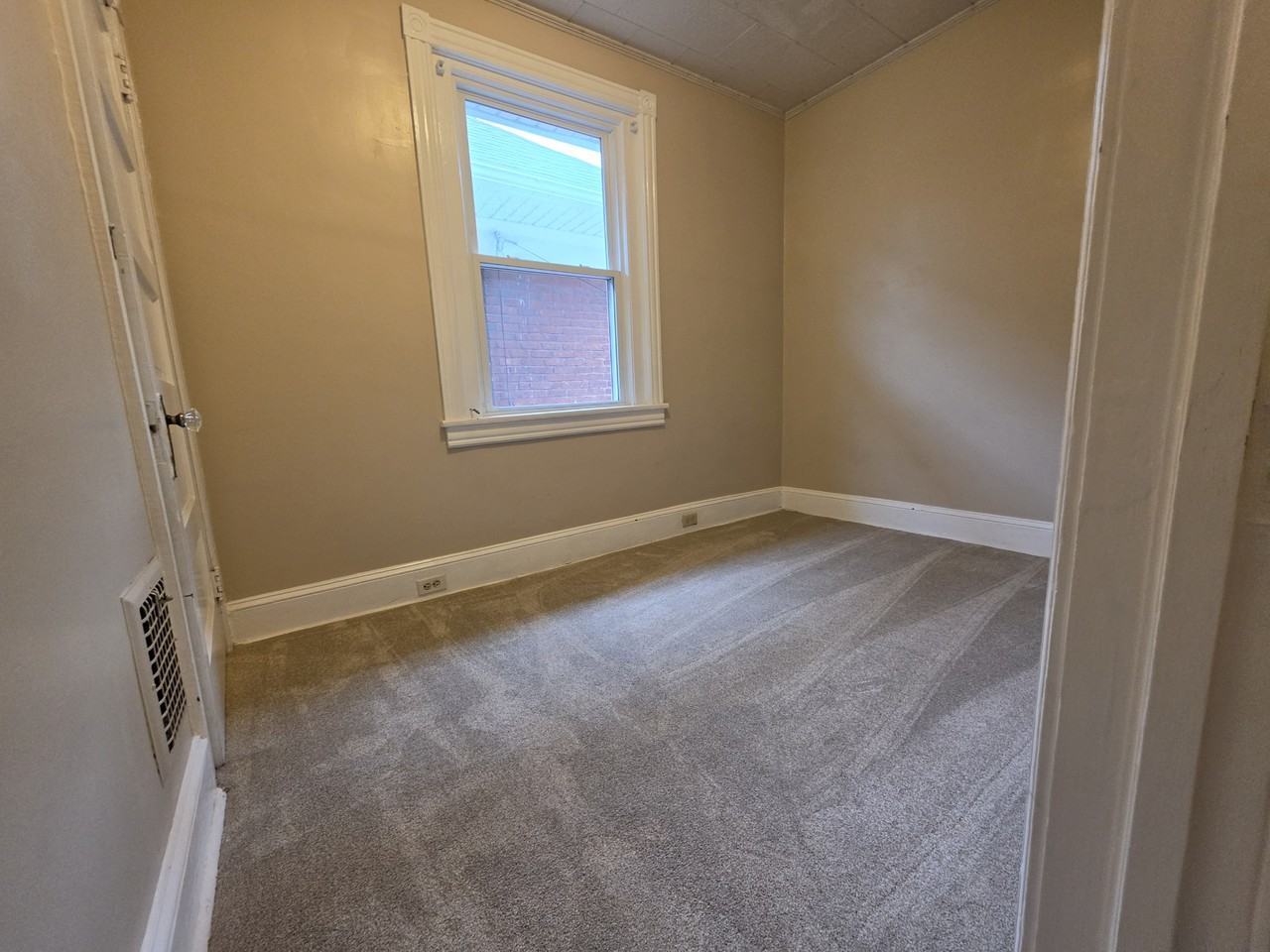 525 E Laurel St #NA - Photo 4 of 13