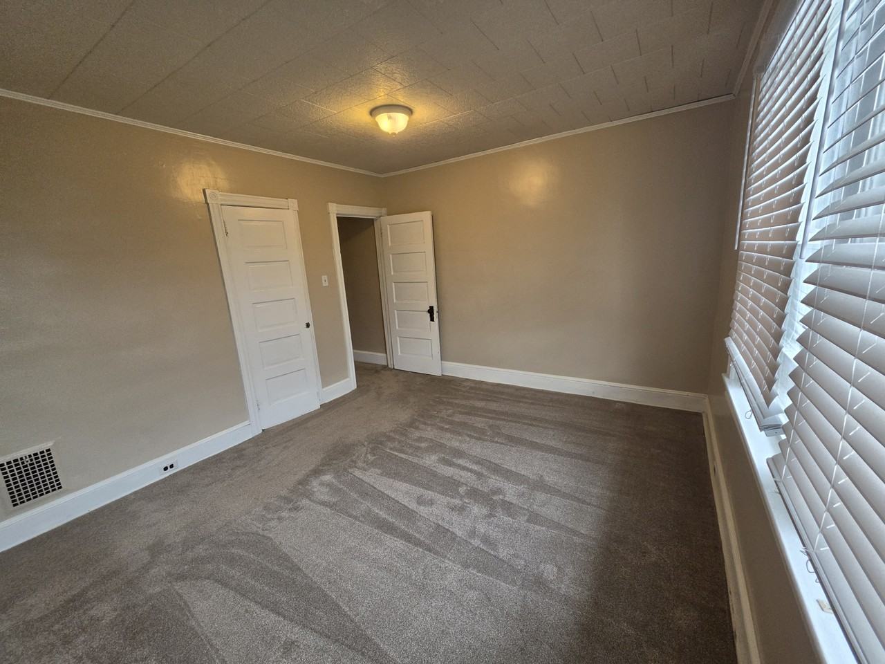 525 E Laurel St #NA - Photo 7 of 13