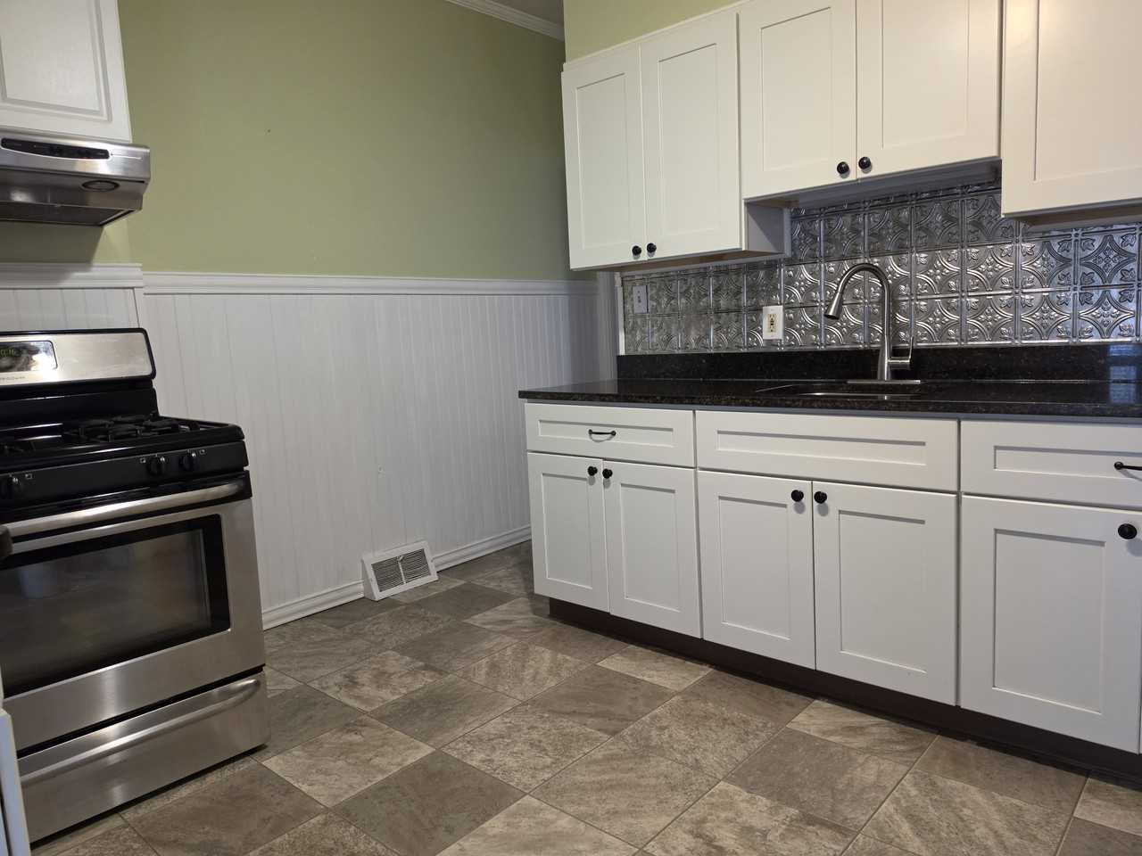 525 E Laurel St #NA - Photo 4 of 13