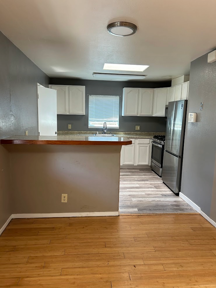 145 Poinsettia Ave #NA - Photo 2 of 8
