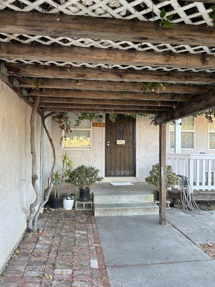 145 Poinsettia Ave #NA - Photo 6 of 8