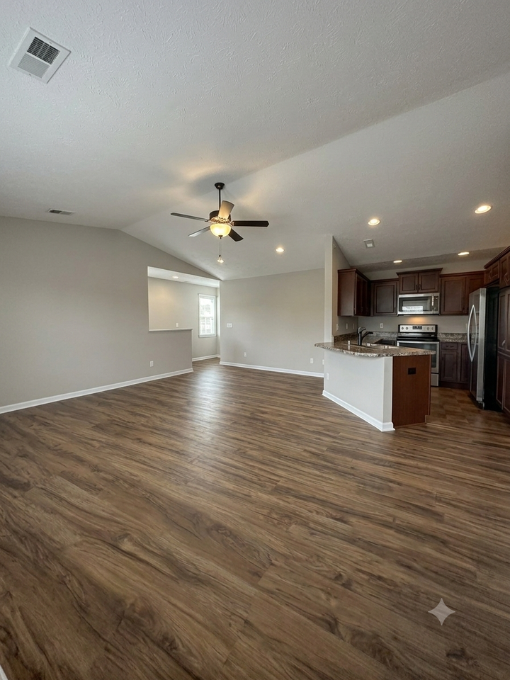 7431 Flintshire Dr - Photo 3 of 13