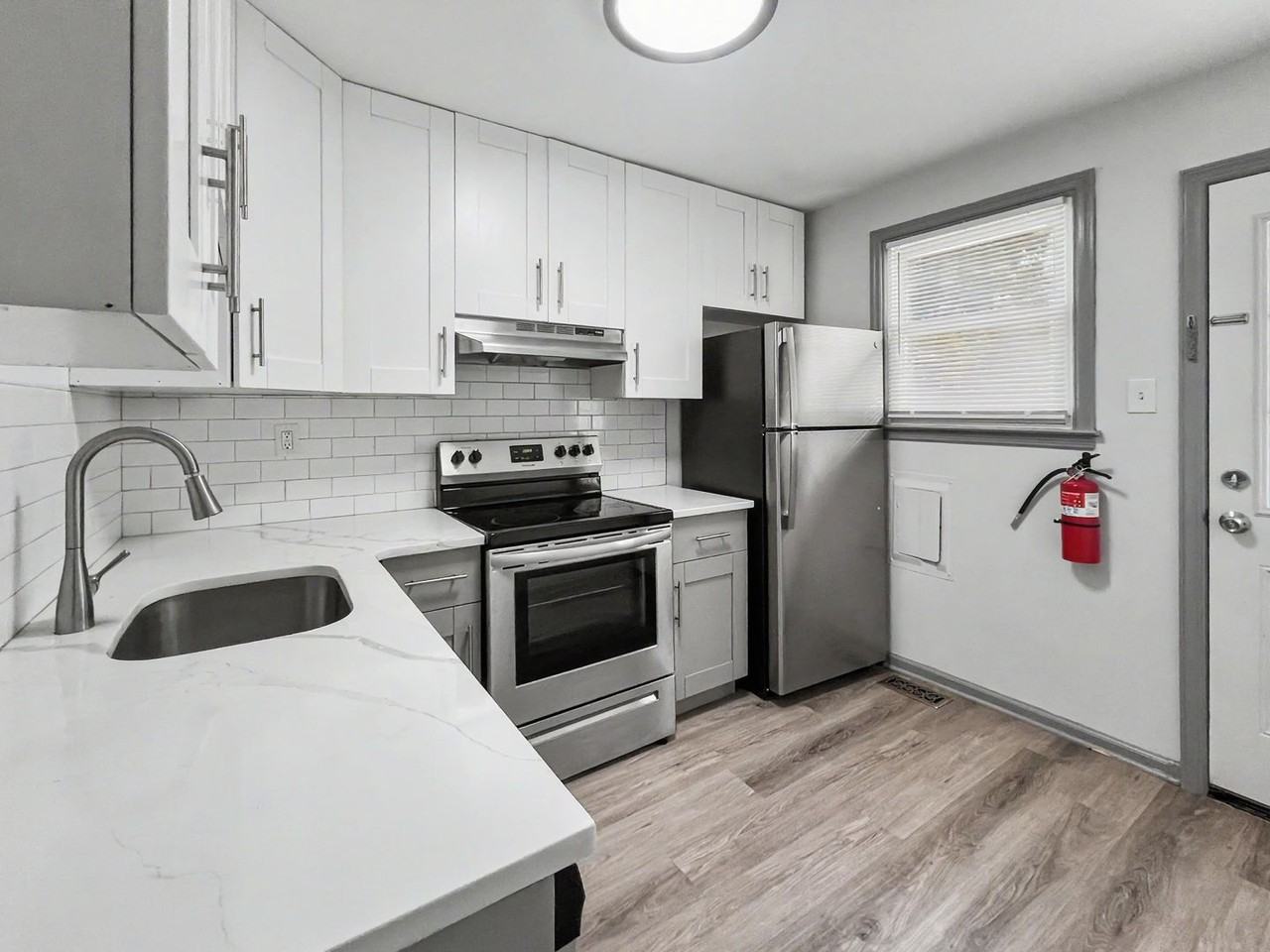 200 E. Maple Avenue - Photo 2 of 19