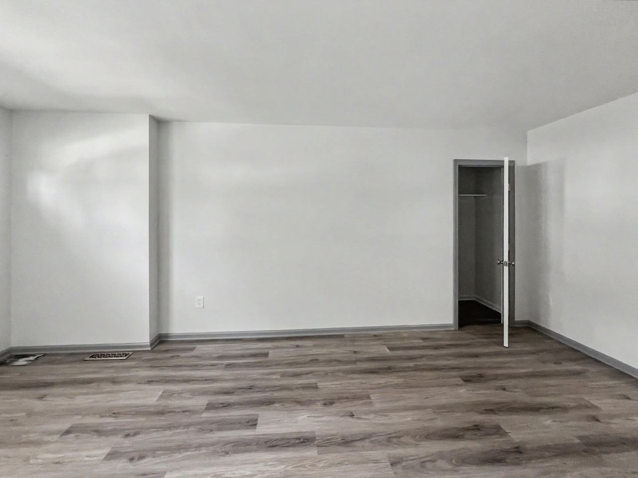 200 E. Maple Avenue - Photo 5 of 19