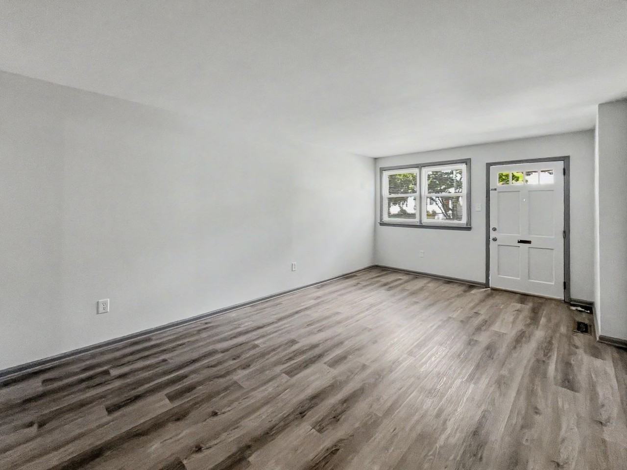 200 E. Maple Avenue - Photo 7 of 19