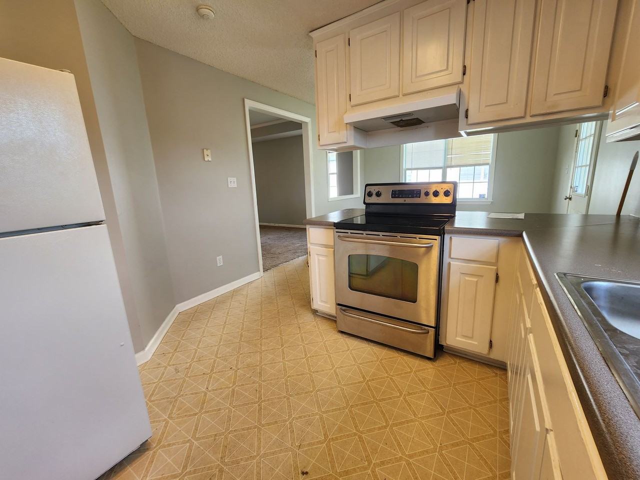 4126 Sedgwyck Ln - Photo 3 of 11