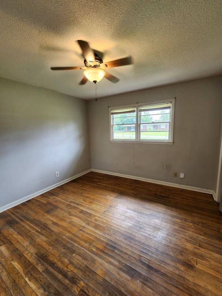 1218 Thomwal St - Photo 6 of 13