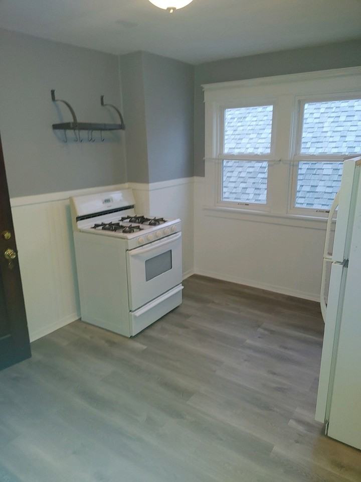 158 Roswell Ave - Photo 3 of 12