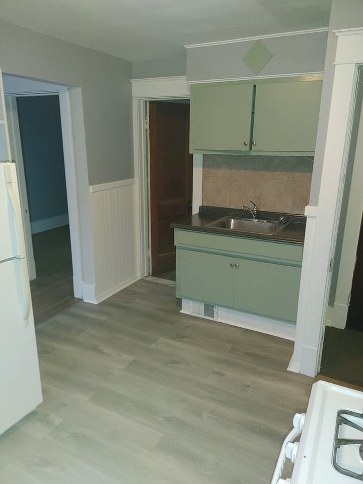 158 Roswell Ave - Photo 4 of 12