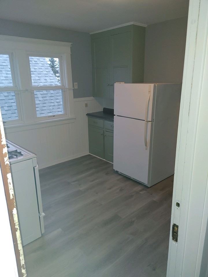 158 Roswell Ave - Photo 5 of 12