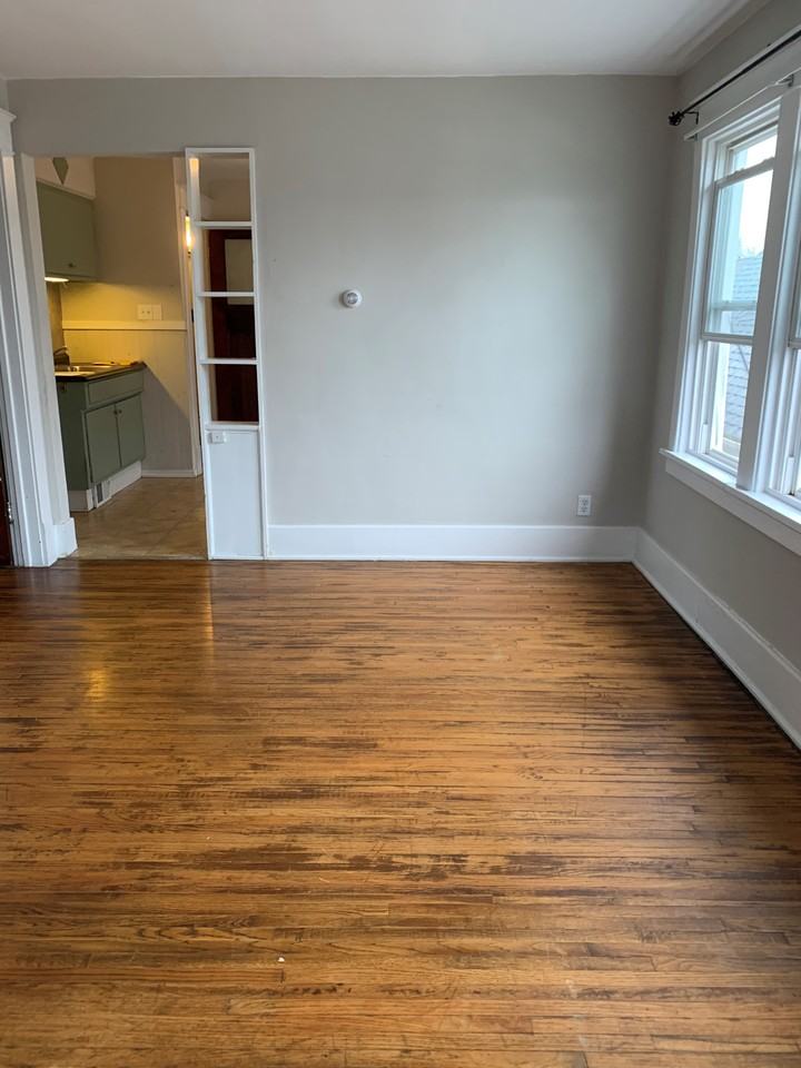 158 Roswell Ave - Photo 6 of 12