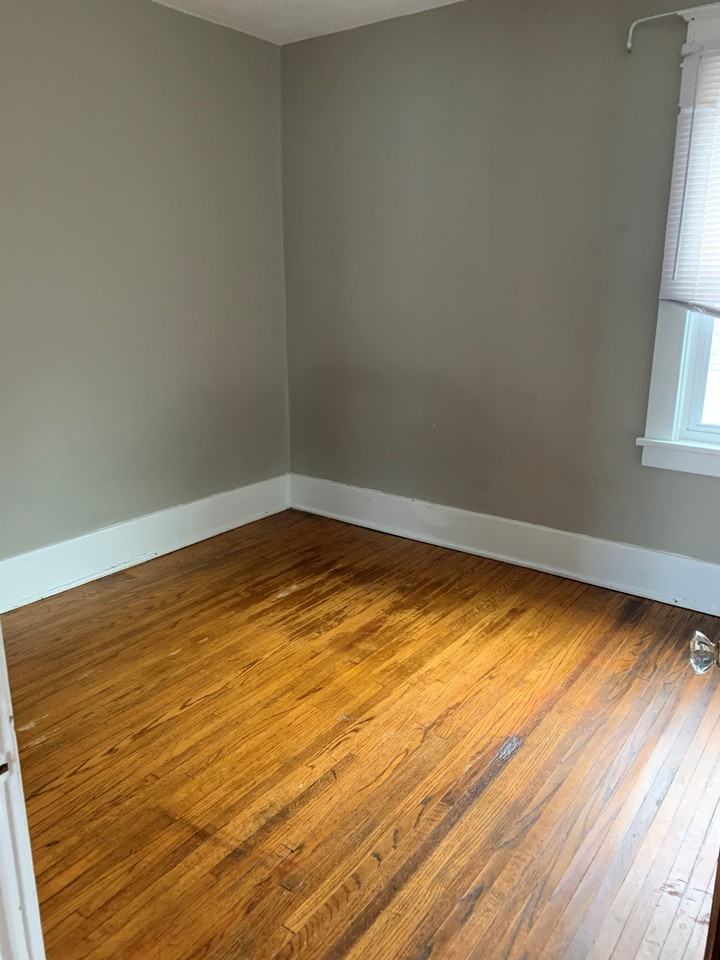 158 Roswell Ave - Photo 7 of 12