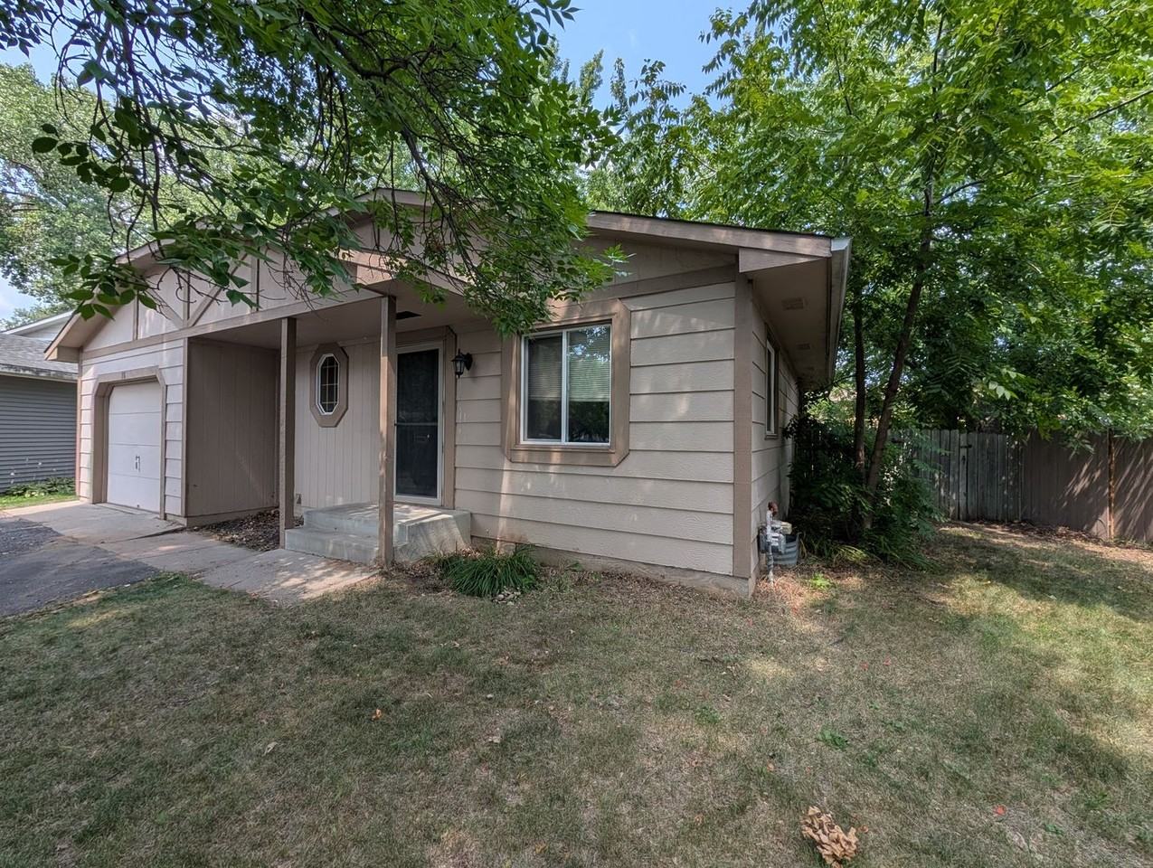 716 Washington Ct Nw - Photo 2 of 26
