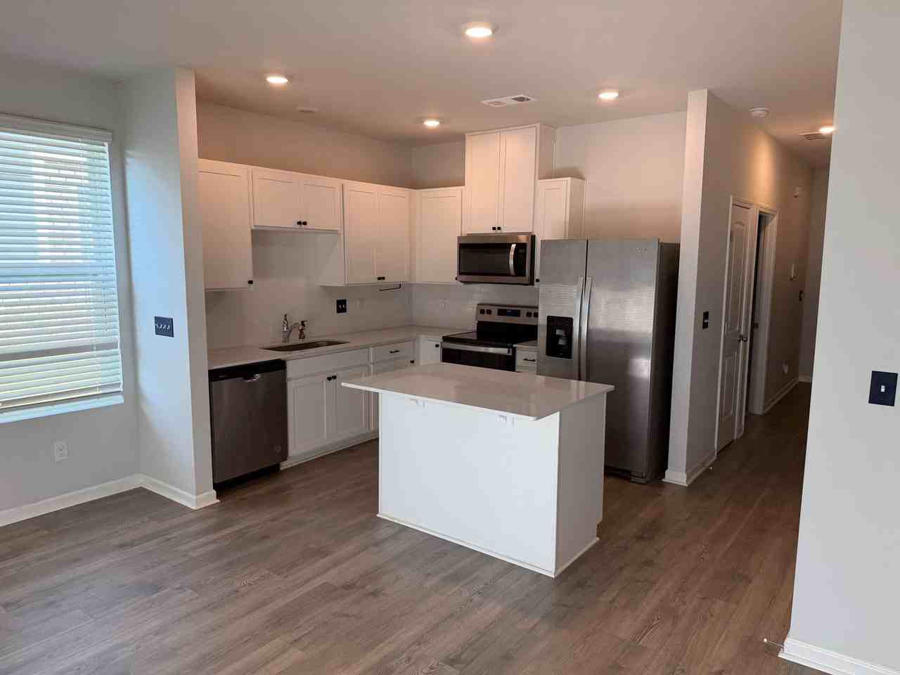 1407 Walker Way - Photo 4 of 17