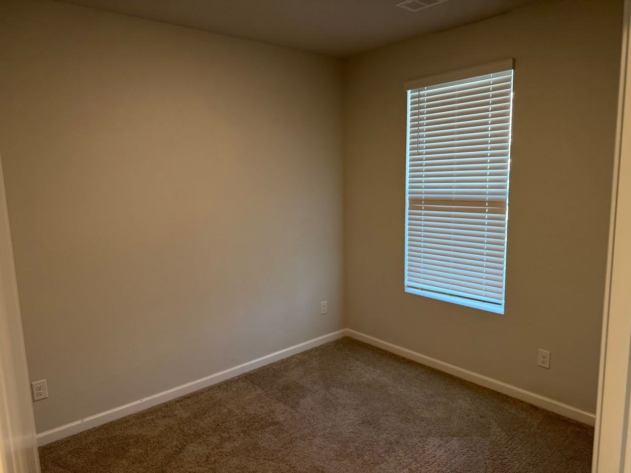 1407 Walker Way - Photo 7 of 17