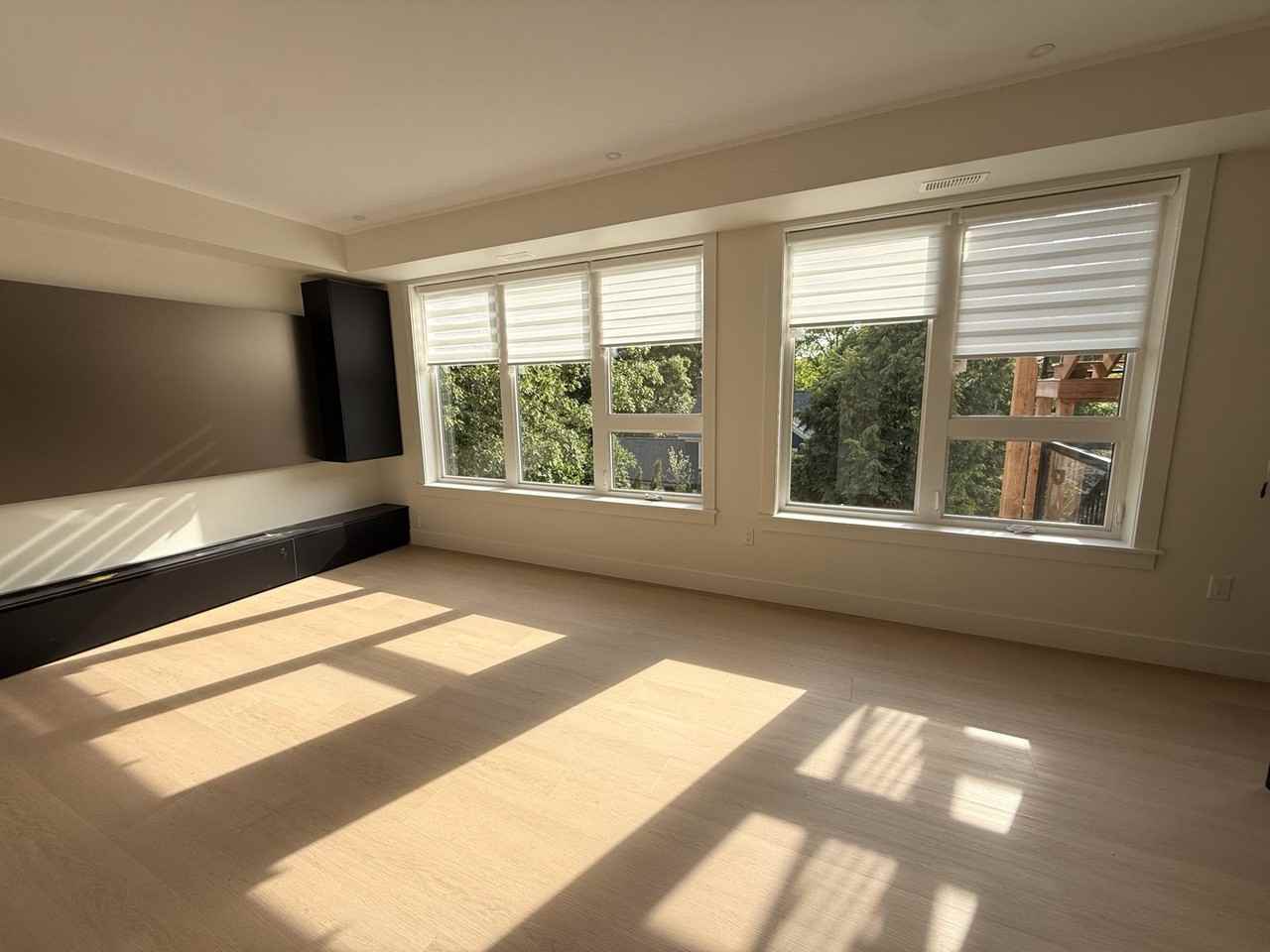846 Robie St - Photo 2 of 13