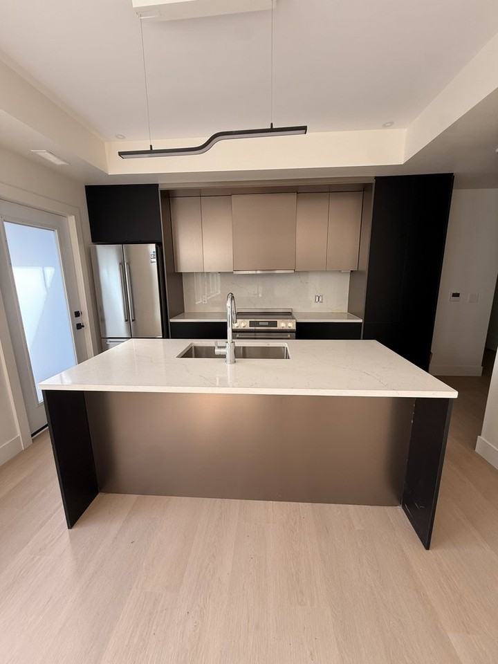 846 Robie St - Photo 4 of 13