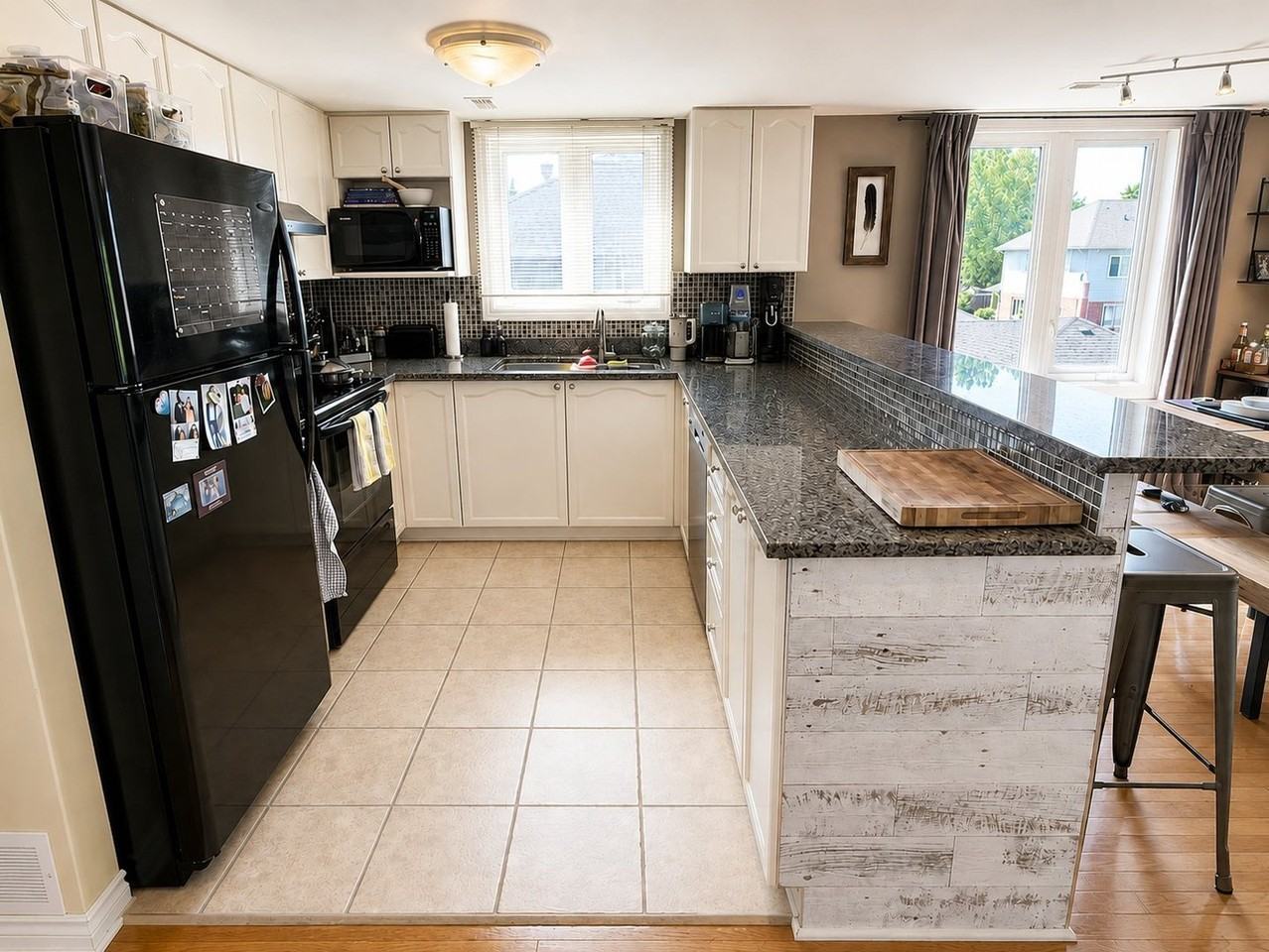 1358 Guthrie St - Photo 5 of 19