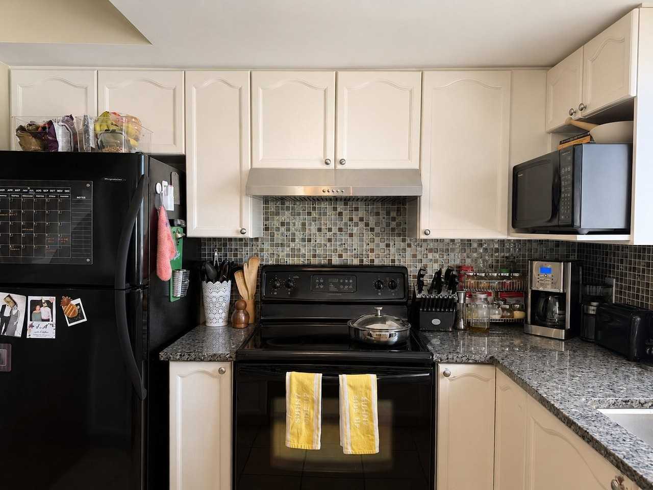 1358 Guthrie St - Photo 7 of 19