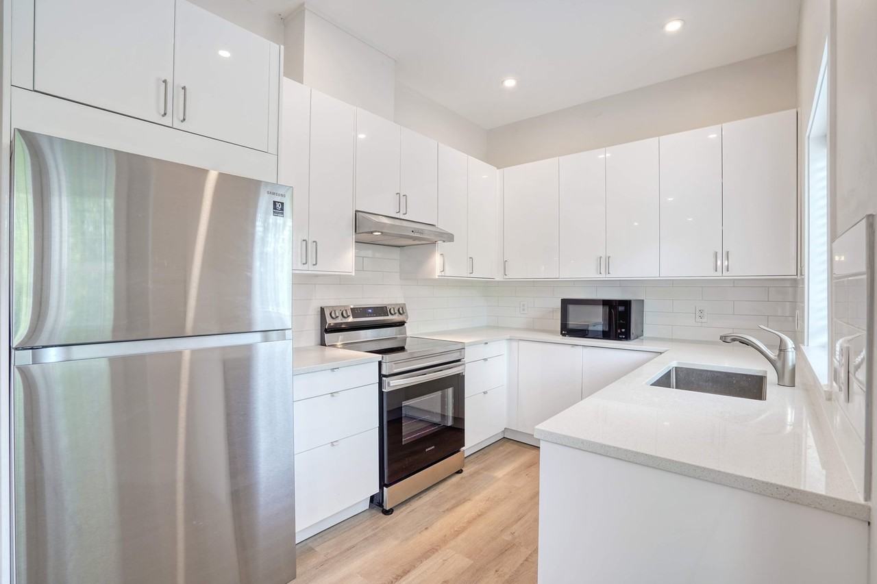 3180 Sylvia Pl - Photo 4 of 9