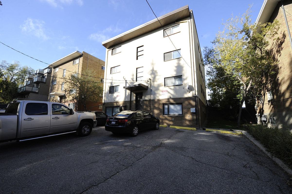 2428 14 St Sw - Photo 3 of 18