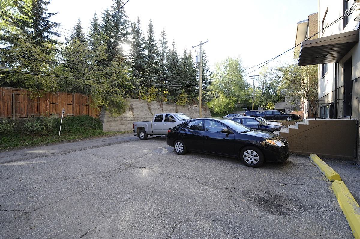 2428 14 St Sw - Photo 4 of 18