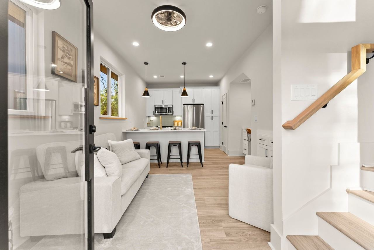 521 Washington Street - Photo 2 of 20