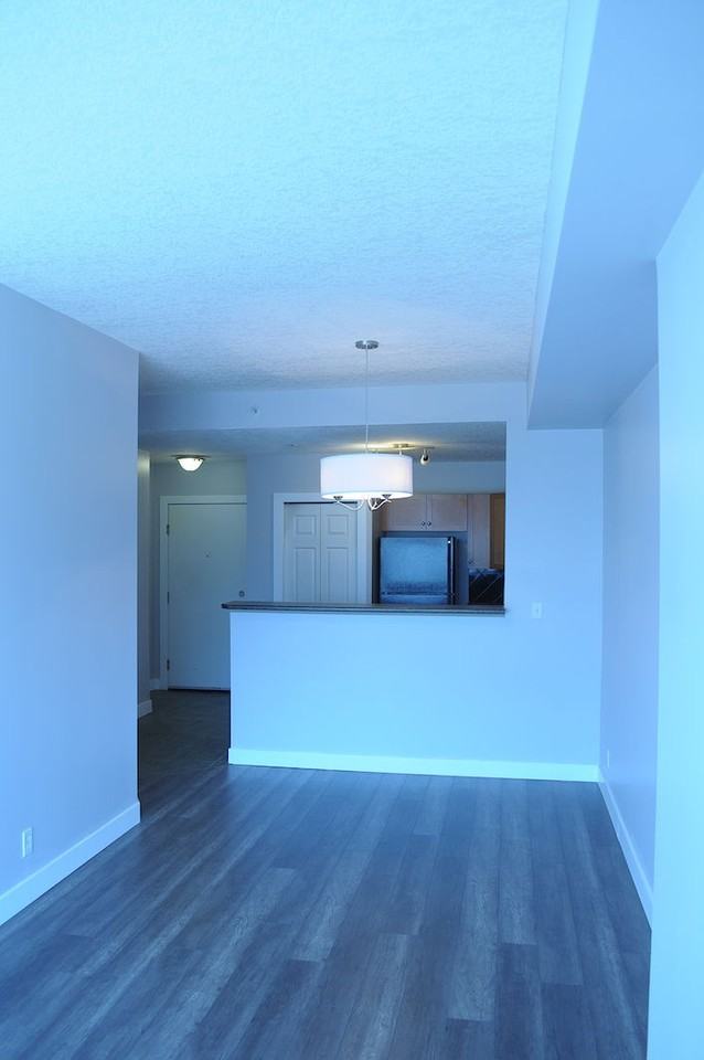 1053 10 St Sw - Photo 2 of 18