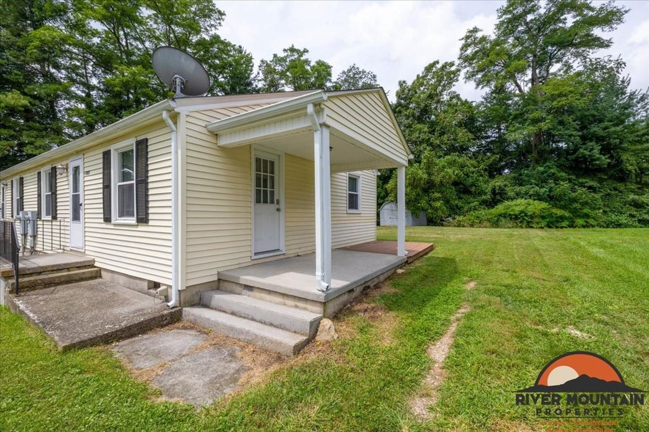 1003 Montgomery St - Photo 2 of 19