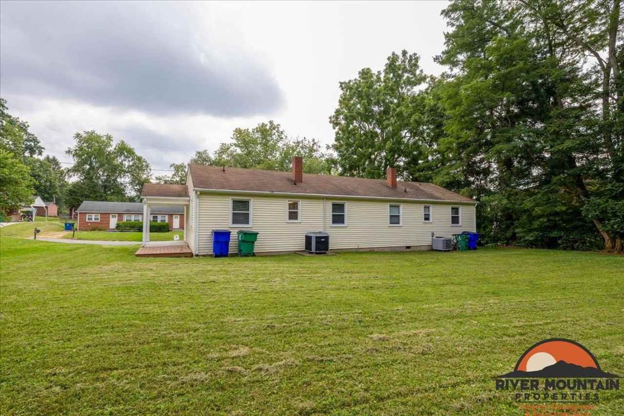 1003 Montgomery St - Photo 5 of 19
