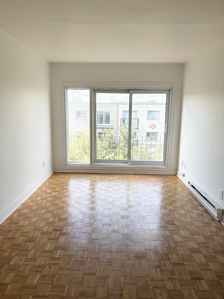 7525 Rue Rousselot #0 — photo 1