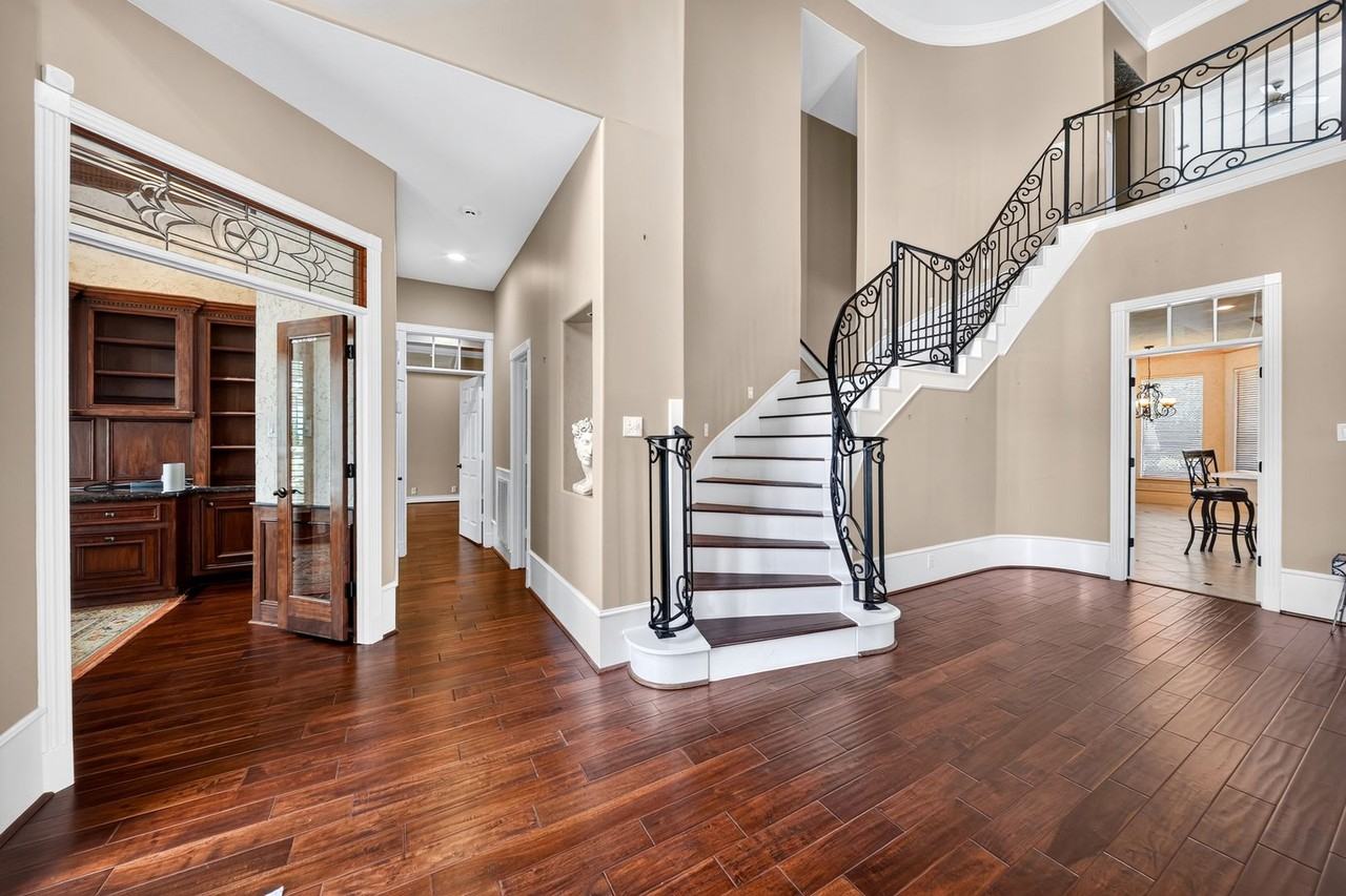 16410 Emilia Ct - Photo 5 of 42
