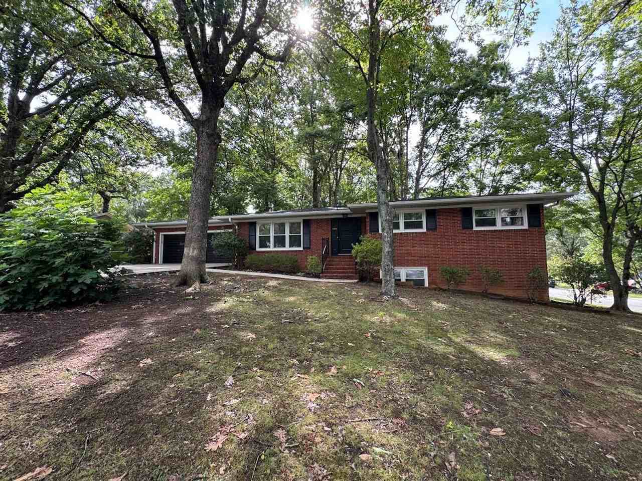 2205 Hathaway Dr - Photo 2 of 50