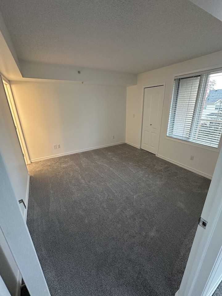 10909 103 Ave Nw - Photo 4 of 16
